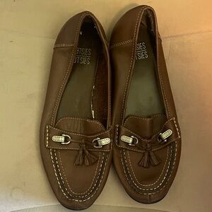 Mootsies Tootsies Brown Tassel Loafers